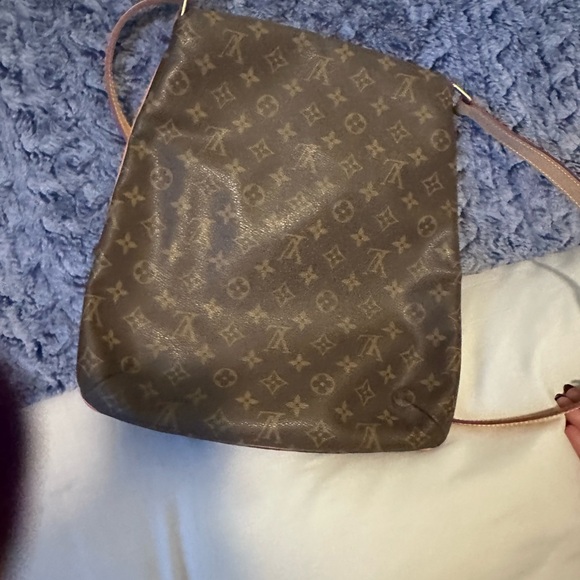 Vintage satchel, Louis Vuitton with brand new straps put on by Louis Vuitton - Picture 1 of 6